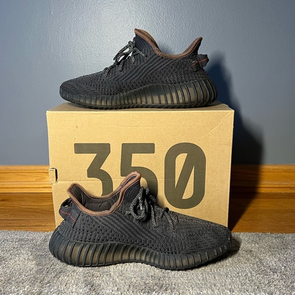 Yeezy Boost 350 V2 Black (Non-Reflective) - Picture 3 of 7